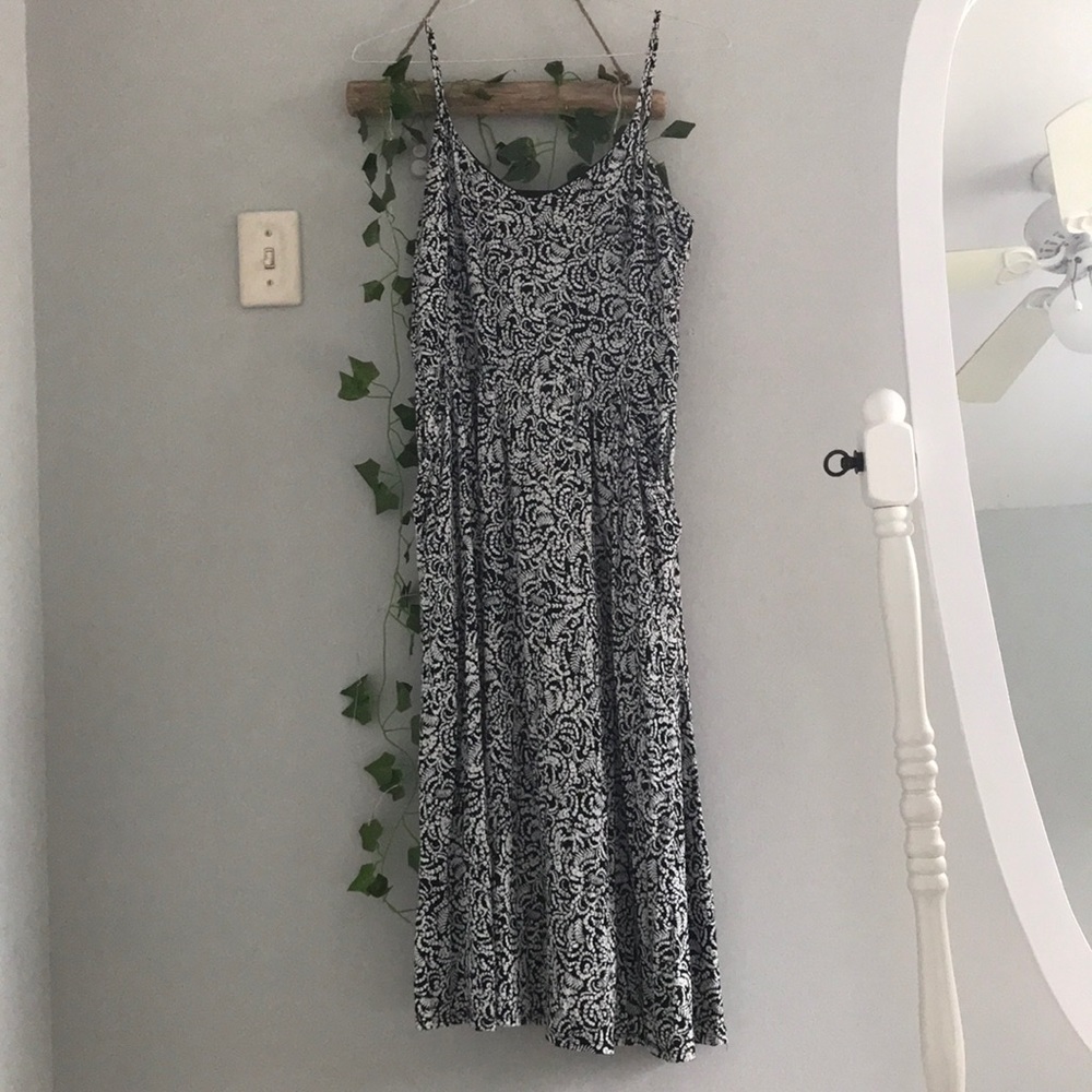 Black and white flowy dress